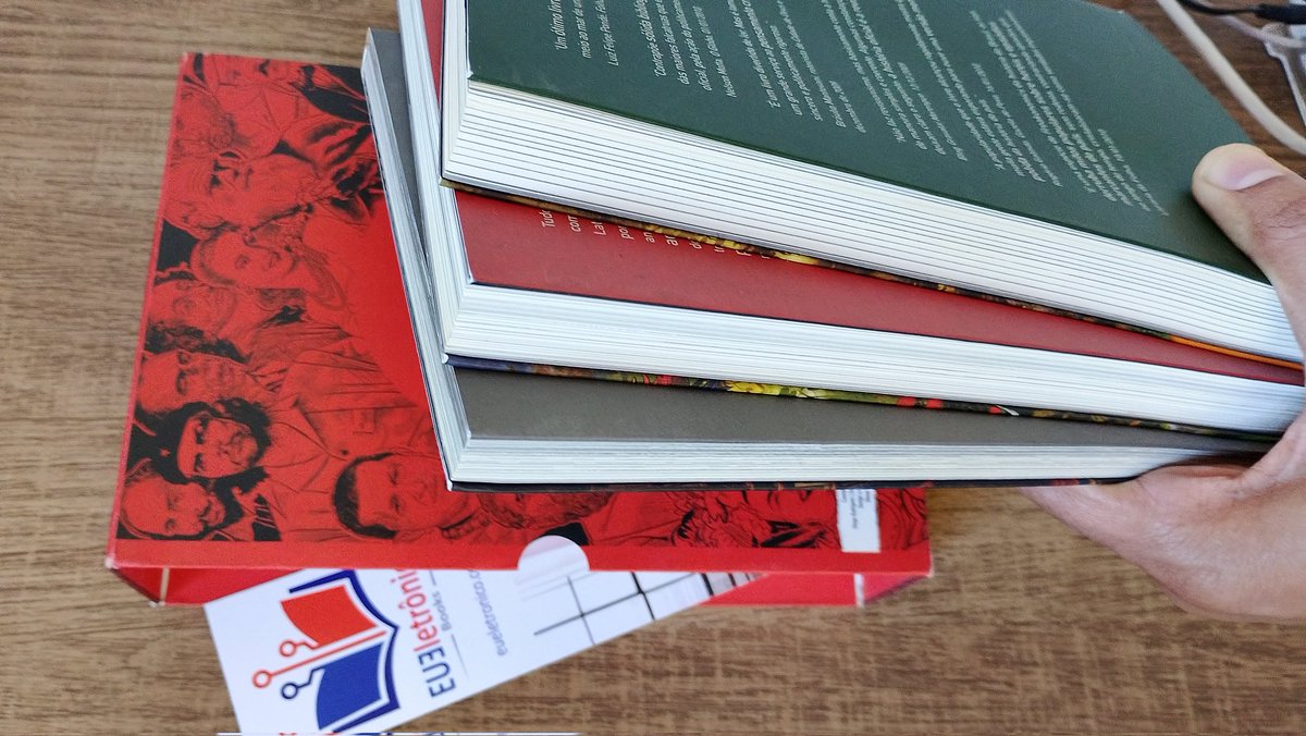 eueletronico's tweet photo. Guia Politicamente Incorreto - Caixa 3 Volumes

O box com os livros que deram o que falar!

👉 Nos usados. Já disponível em https://t.co/oW52MY8rcW
#sebo #livrousado #pequenoslivreiros https://t.co/nChWJwPXJc