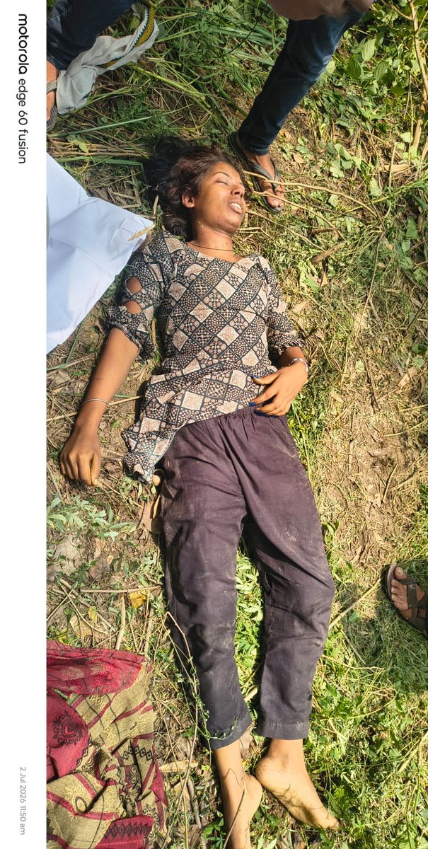 91RamLakhan's tweet photo. @dmgonda2 @gondapolice @Uppolice @dgpup @BhimArmyChief महोदय गोंडा में हत्यारों के हौंसले बुलंद 17 वर्षीय बहन सुधा गौतम के गहने छीनकर निर्मम हत्या कर शव को फेंक दिया 48 घंटे बीत जाने के बाद भी पुलिस सभी आरोपियों की गिरफ्तारी नहीं कर सकी जो निंदनीय है https://t.co/JDVAtK8BDs