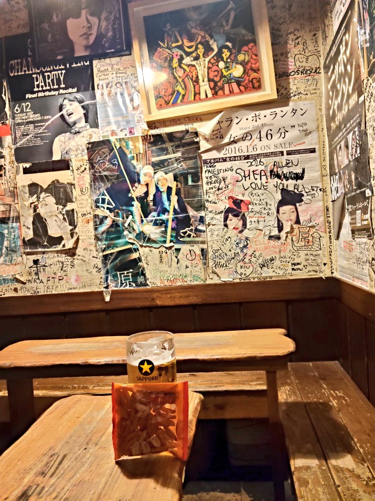 currycircre's tweet photo. 久しぶりの
ゴールデン街ソワレ
金曜日の坂本ちゃん
🍺*(ˊᗜˋ*)وｶﾝﾊﾟｰｲ https://t.co/E5zQqUgzc3