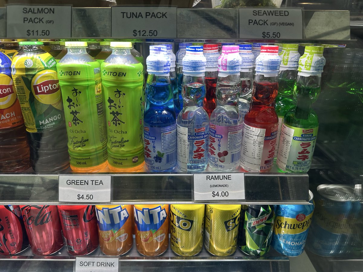 832kuma3's tweet photo. お〜いお茶500ml550円！ https://t.co/xzFHknB2F0
