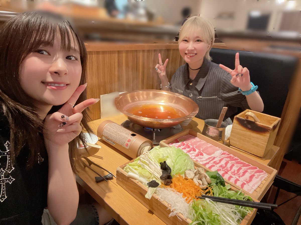 kaor1n_n's tweet photo. 富田美憂ちゃんと、今日ずっと嬉しいねぇ、美味しいねぇと のんびりしゃぶしゃぶ食べてました(*´ч`*)
至福のみゆかおり、みゆちゃんと話すといつも落ち着きます🫶
だーーーいすきなマブダチで先輩💕💕💕 https://t.co/WNraBxSaYl