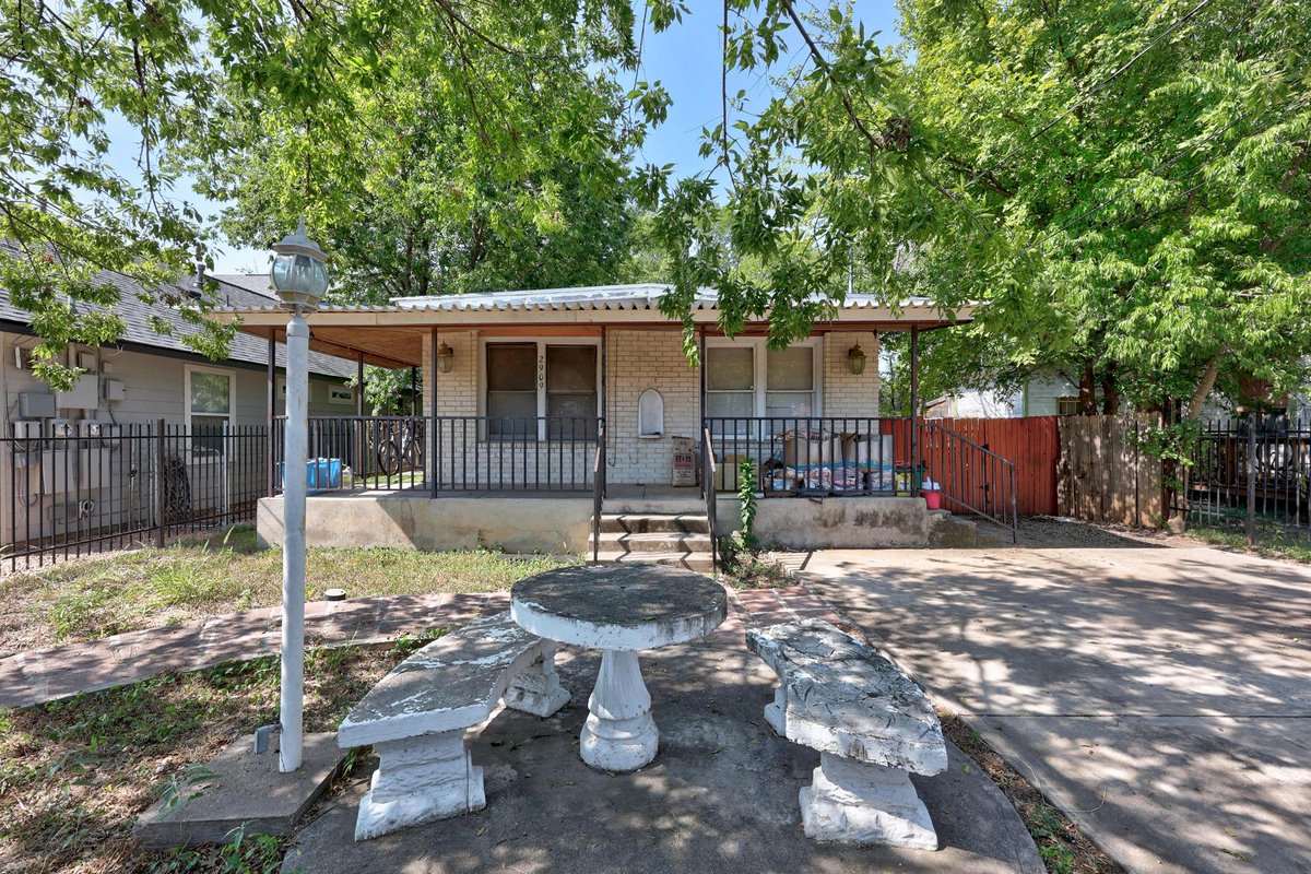 MaryFealkoff's tweet photo. 2909 E 5th St, Austin, TX, 78702
2 bed | 1 bath 884 Sq. Ft.
Active | $399,000
https://t.co/27yTBPBDm6
Discover the possibilities in one of East Austin's most exciting and rapidly evolving neighborhoods with this exceptional redevelopment and investment opportunity at 2909 E... https://t.co/gcBj4p07XM