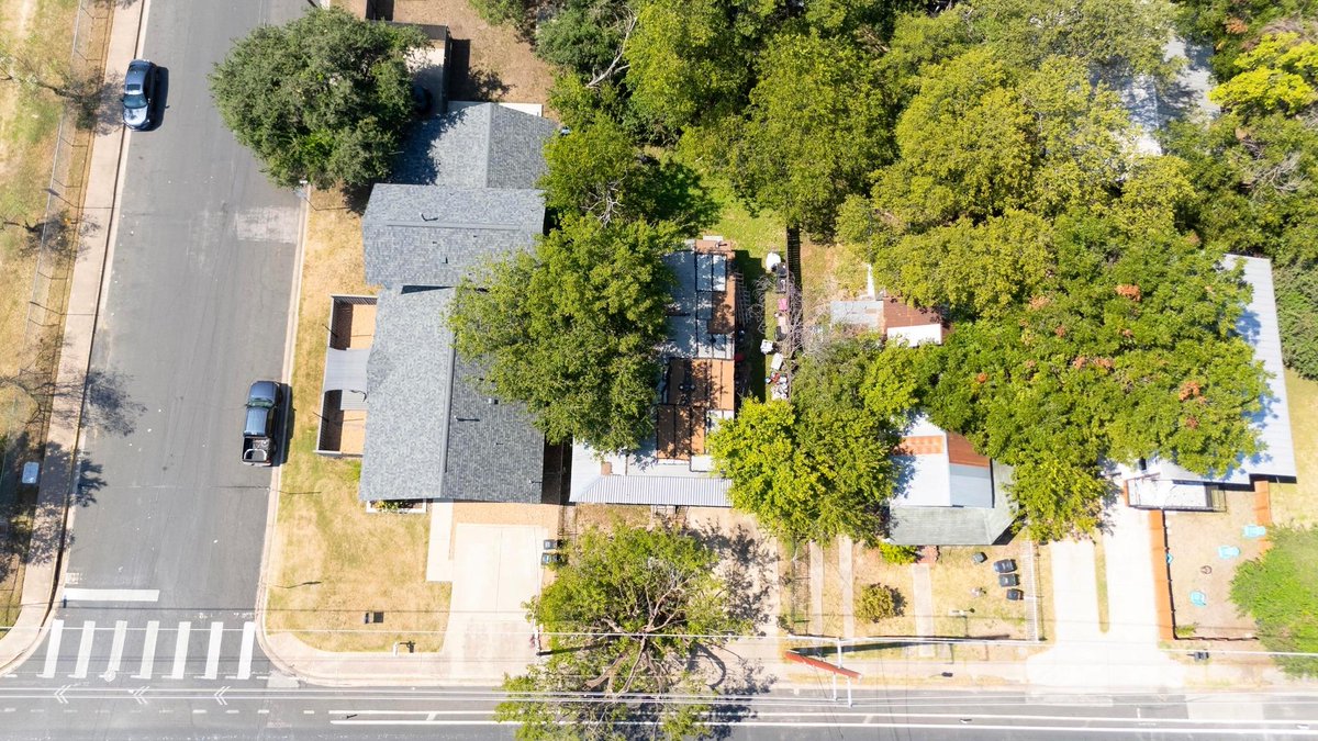 MaryFealkoff's tweet photo. 2909 E 5th St, Austin, TX, 78702
2 bed | 1 bath 884 Sq. Ft.
Active | $399,000
https://t.co/27yTBPBDm6
Discover the possibilities in one of East Austin's most exciting and rapidly evolving neighborhoods with this exceptional redevelopment and investment opportunity at 2909 E... https://t.co/gcBj4p07XM