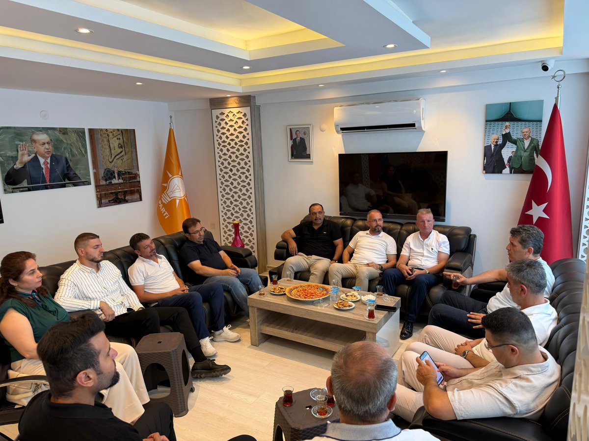 alicetin_07's tweet photo. İlçe Başkanlığımızda, İlçe Başkanımız Mehmet Kaya ile birlikte Memur-Sen temsilcimiz Ercan Karataç ve kıymetli sendika temsilcilerimizi ağırladık.

Cumhurbaşkanımız Sayın Recep Tayyip Erdoğan’ın ortaya koyduğu Türkiye Yüzyılı vizyonu doğrultusunda, emek ve alın terini merkeze alan çalışmalarımız üzerine verimli istişarelerde bulunduk.