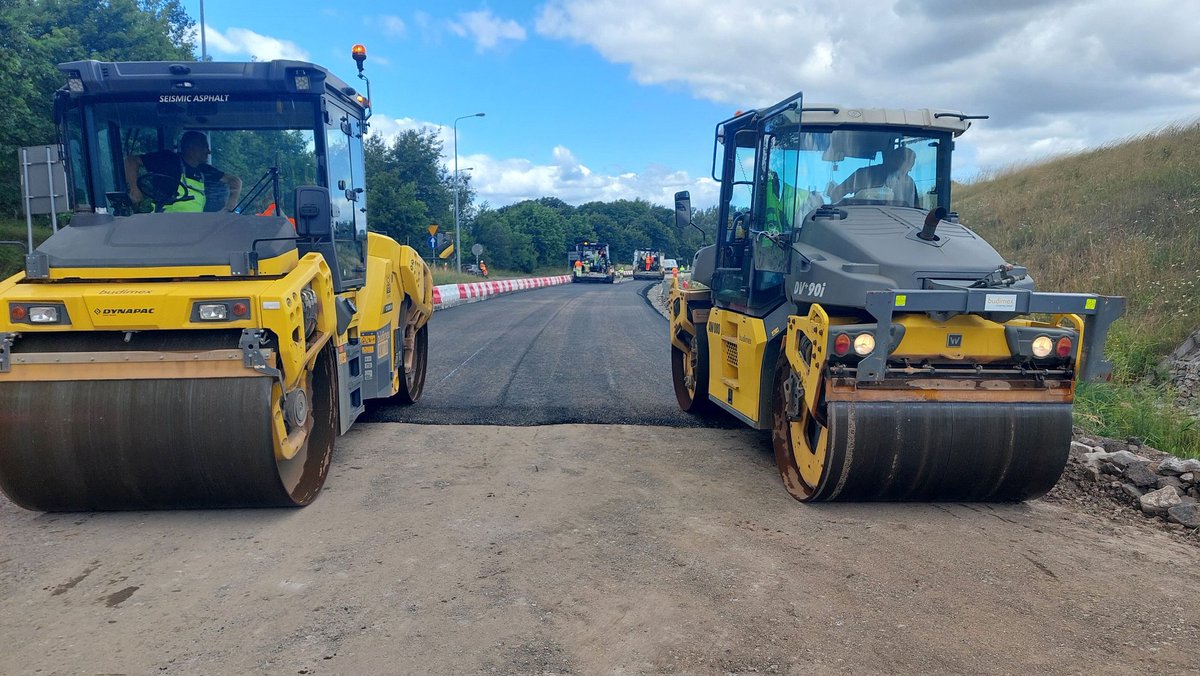 GDDKiA_Wroclaw's tweet photo. Prace przy przebudowie #DK36 na odc. #Prochowice – #Lisowice postępują zgodnie z harmonogramem. Każdy kolejny etap przybliża nas do bezpieczniejszej i bardziej komfortowej drogi. Dziękujemy kierowcom za wyrozumiałość wobec czasowych utrudnień. #infrastrukturaGDDKIA
📸 #GDDKIA https://t.co/4WwqaYbYQx
