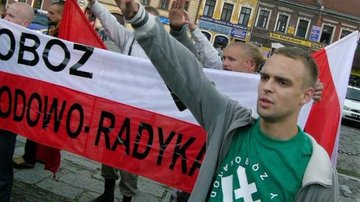 OleksandrH2's tweet photo. @clashreport Можливо замість того щоб шукати міфічних нацистів в минулому іншої країни, польска влада мала б почати із пошуку сучаних нацистів у самій Польщі? https://t.co/9hCwtBsoF8