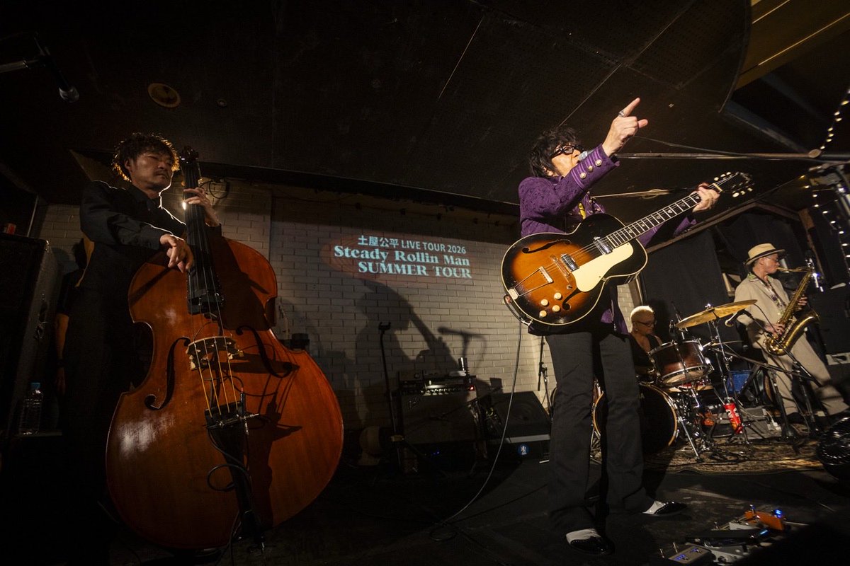kohey_tsuchiya's tweet photo. ☮️ 横浜 THUMBS UPありがとう！　寂しいよ
来てくれた皆さんサンキュー！
#blues #boogie #randb
#rocknroll #funkymusic
#土屋公平 https://t.co/aq4KNf9qd1