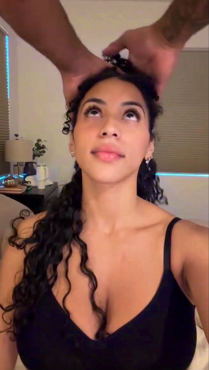 Hidden_2kf's tweet photo. Her nonchalant game was on another level 🥶
15mini 🎥👇 https://t.co/kR4EtopItm