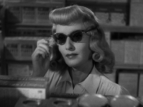 LostInFilm's tweet photo. Barbara Stanwyck in ‘Double Indemnity’ (1944, Billy Wilder) and Brigitte Lin ‘Chungking express’ (1994, Wong Kar-Wai) https://t.co/HKjSEErwVu