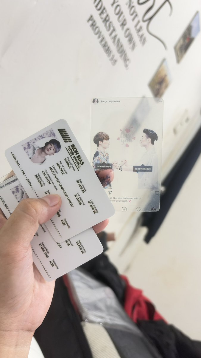 iKON_CrazyNoona's tweet photo. sino bobby stan and junbob shippers dito? meron ako tatlo n ganito from my previous giveaways (junbob transparent card is from continue tour pa; while bobby bias card was from take off in manila) https://t.co/5hp9T2Qd9b