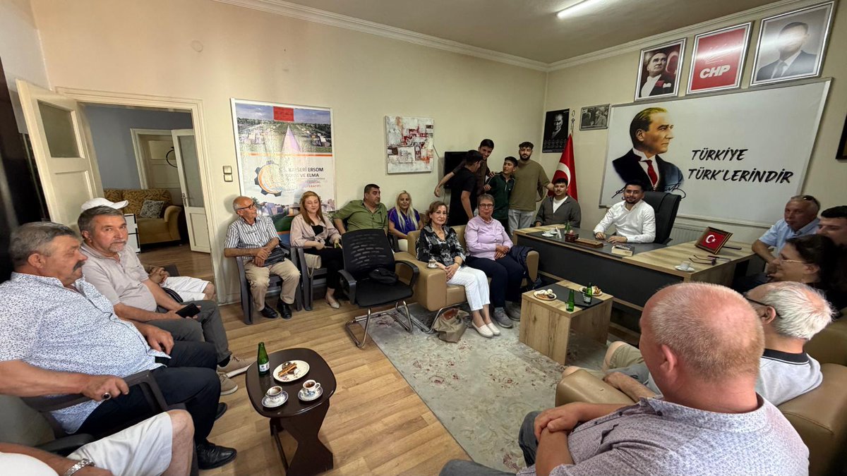 umitnasuh's tweet photo. ↪️ Saraya aparat olanlara, butlanla milletin umutlarını yok etmeye çalışanlara, örgütün iradesine darbe vuranlara, Türkiye’nin birinci partisi Cumhuriyet Halk Partisi’ne çökmeye çalışanlara karşı dimdik ayaktayız, bizler buradayız.

#Kayseri 
@drzelihaaksaz
@eczozgurozel https://t.co/gB5eSZ4Upt