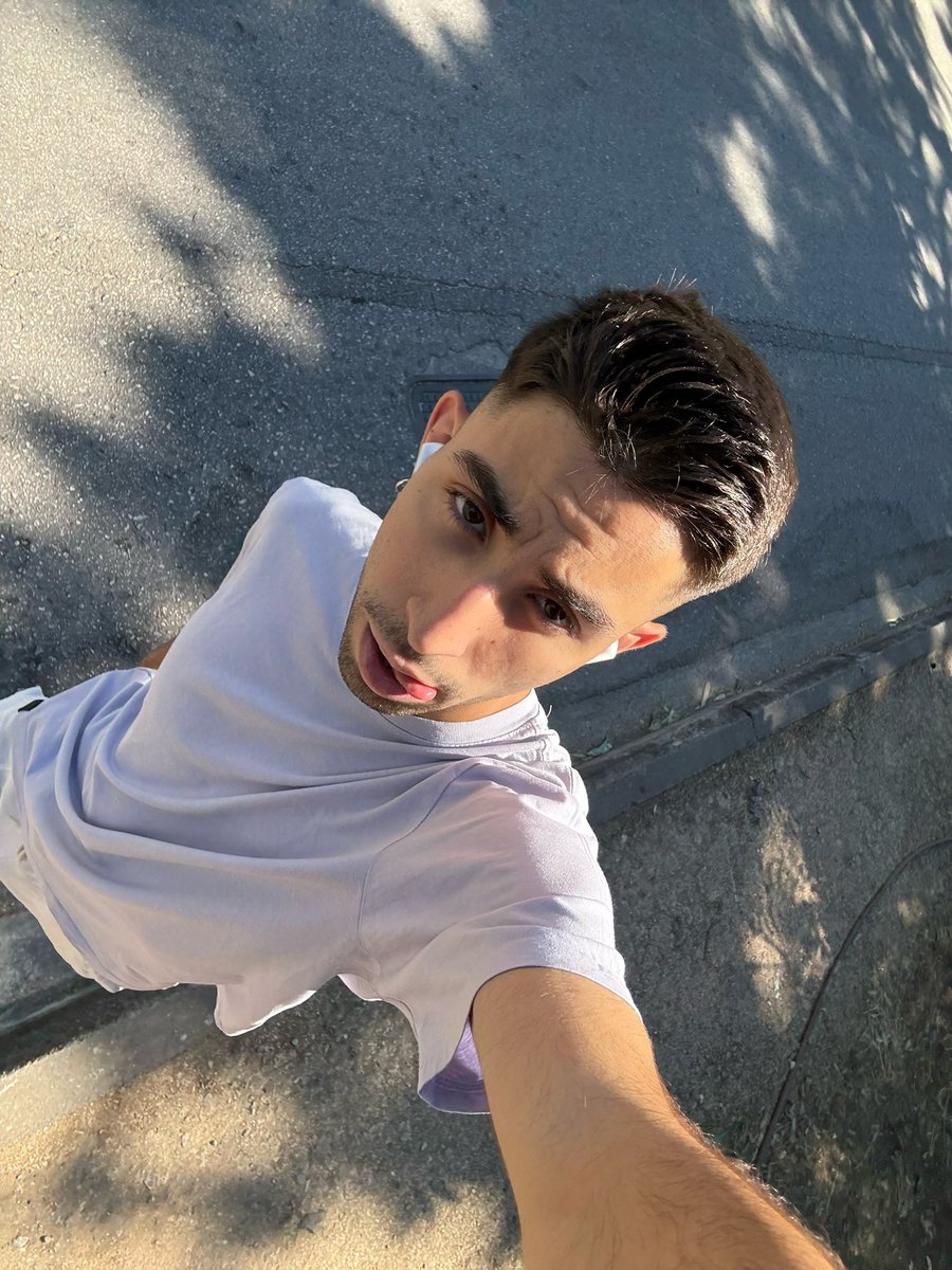 mploumperi_'s tweet photo. Πάλι ζεσταίνομαι🤓🤭
#workworkwork https://t.co/ig3sXFquix