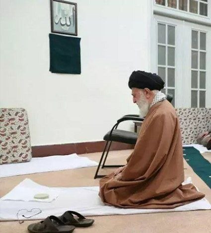 SadatMosavt9's tweet photo. @khanm_sadat @mshct03 @MsmhF03 @z_abed313 @bent_to_rasol @noghre_baran میگفتن تو پناهگاهی 
تو خونه زدنت
#آقای_شهید_ایران 
#باید_برخاست https://t.co/d6hZ0JmzIc