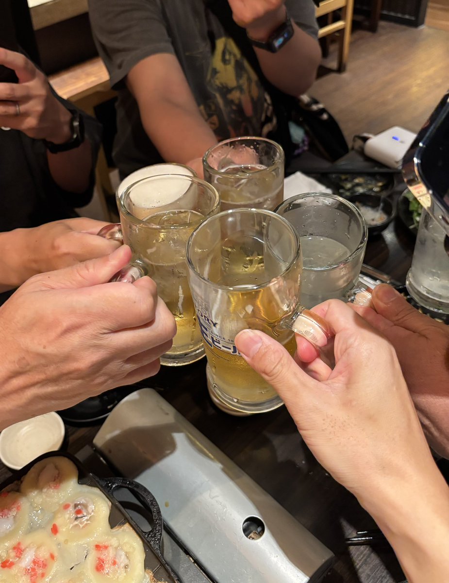 kokkan69's tweet photo. ラ後のビ🍺
OSANS 6(オッサンズシックス)大集合!!
同世代楽しちーーー!!٩( ᐛ )و
#OSANS←これいる?笑 https://t.co/TQKImCCnqE
