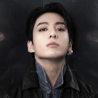 IFSK00MIN's tweet photo. #jikookau 🪽 colecionador de anjos 

durante anos, pessoas desapareceram sem deixar rastros. park jimin nunca imaginou que existia uma ligação entre todas elas: ele. e muito menos que o homem responsável observava sua vida há anos, colecionando cada detalhe seu como uma relíquia. https://t.co/5pzOnyK4p2