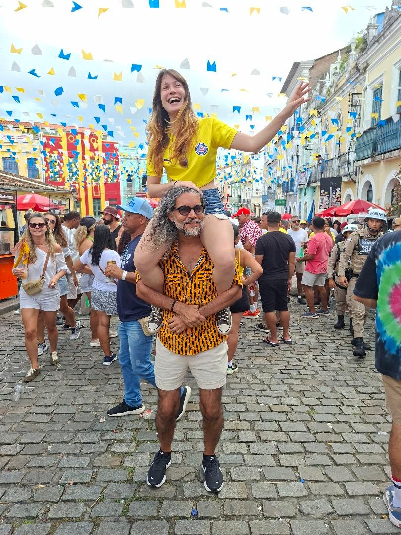fsmcruz's tweet photo. Minha querida Jubita era uma criança. Agora é uma mulher. 

Tanto antes quanto hoje, continuamos a presepar no 2 de Julho, que é eterno. 

E tudo permanecerá do jeito que sido: transcorrendo, transformando. https://t.co/VW8YbUFlVX
