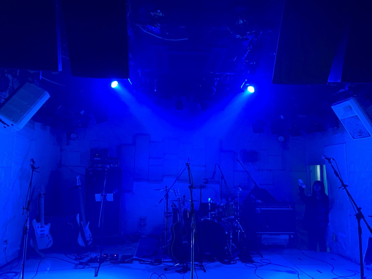 yoji83's tweet photo. FujitaKako Presents 2man Series -Days of PFGB- "Days of Glowing"＠下北沢 MOSAiC
先攻Broken my toyboxは遅刻で観れず😢
後攻フジタカコ(サポートGt.キダモティフォ、Gt.タクマ、Ba.渡部かをり、Dr.ウツミエリ)、バンド相手にも負けないゴリゴリのステージング✊
今日もアツかった🔥
#フジタカコ https://t.co/lzPBebzUIk