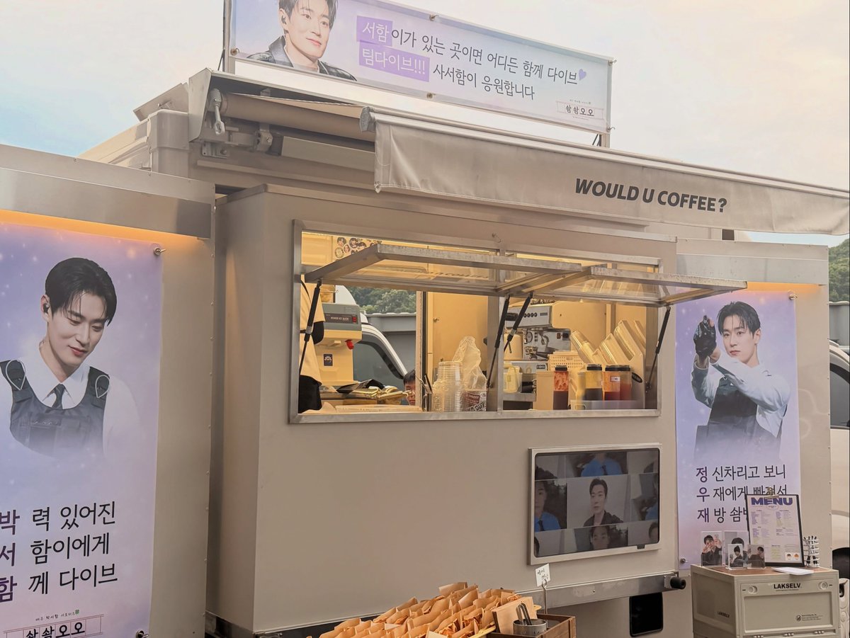 suam_star's tweet photo. 260703 woulducoffee IG 
🧋🚚
#박서함 #parkseoham #커피차인증 https://t.co/01VsPwrWoF