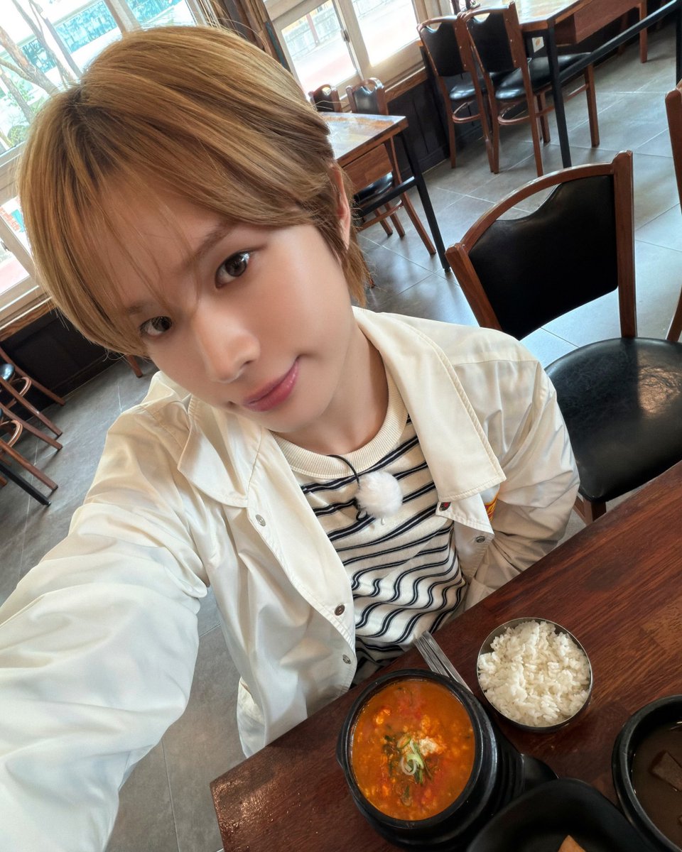 kmnifan's tweet photo. 음식이랑사진찍는거 완전경민전문이자나 ㅋ ㅋ ♡ https://t.co/16L7Ik49rB