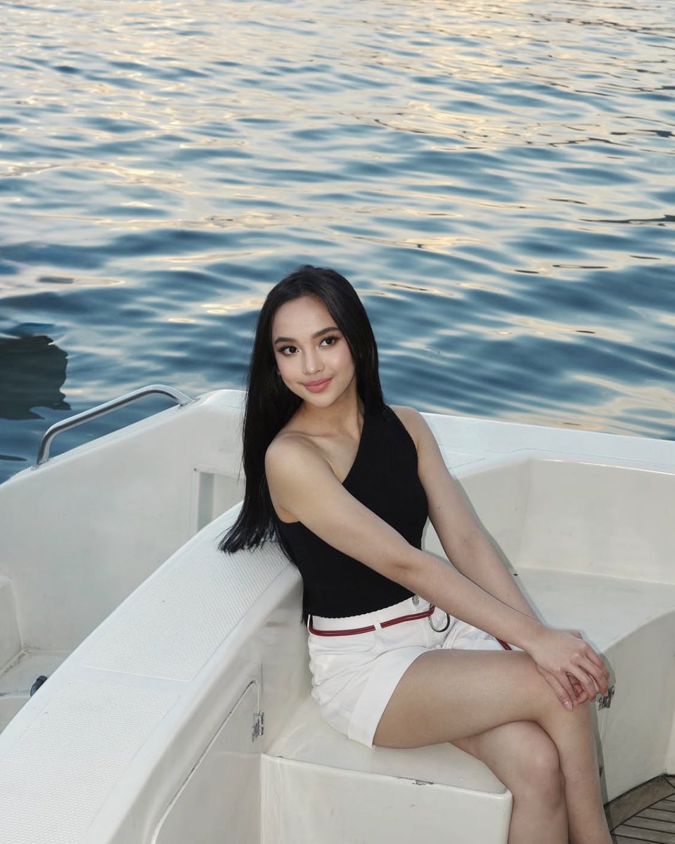 insidefolkative's tweet photo. Potret Lyodra saat lagi ke Danau Toba. https://t.co/sg06YQbysv