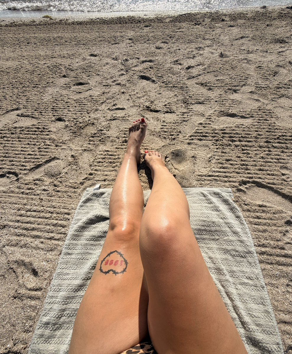 SpoiledElara's tweet photo. The beach is my first love https://t.co/wcYaiUNFcR