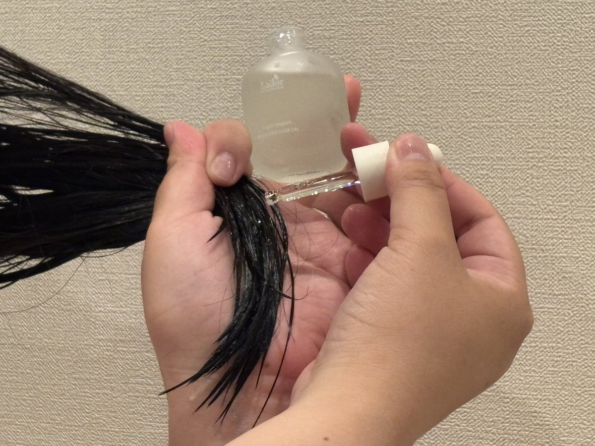 1201_min's tweet photo. 【PR】

LADOR（ラドール）パフュームヘアオイル（エンジェルミュゲ）
こちらの商品は髪に塗る香水です✨
とろっとしたテクスチャーで
スズランの香りが気品あるいい香りでおすすめ♪♪

公式EC・楽天市場・Amazonで購入できるので気になった方はぜひ♪♪

 #LADOR #ラドール #髪に塗る香水 https://t.co/ovDcvq99DO