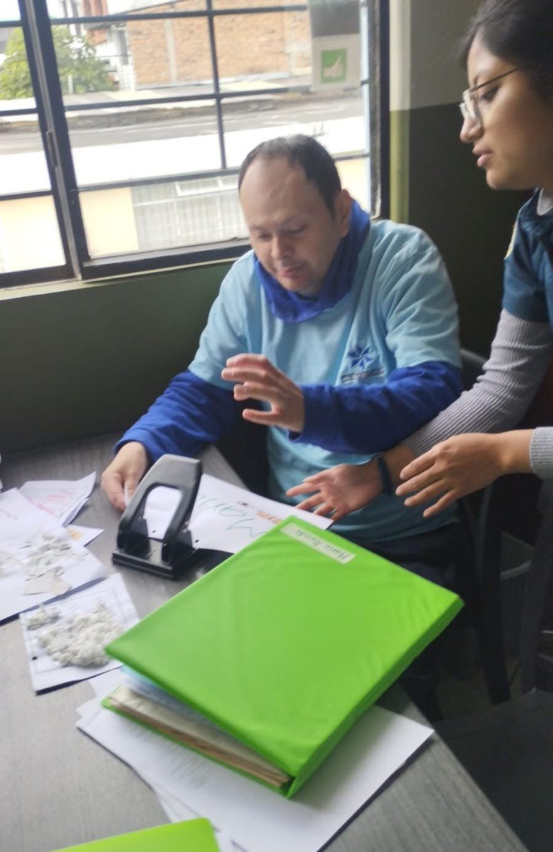 FinesecD's tweet photo. Potenciamos las habilidades duras de nuestros usuarios a través del aprendizaje práctico y experiencias significativas. 🌟

📝 Desarrollo de tareas y procedimientos específicos
🛠️ Aprendizaje de destrezas para el ámbito laboral

Cada aprendizaje suma confianza

#InclusiónLaboral https://t.co/rIIVUm7Dy8