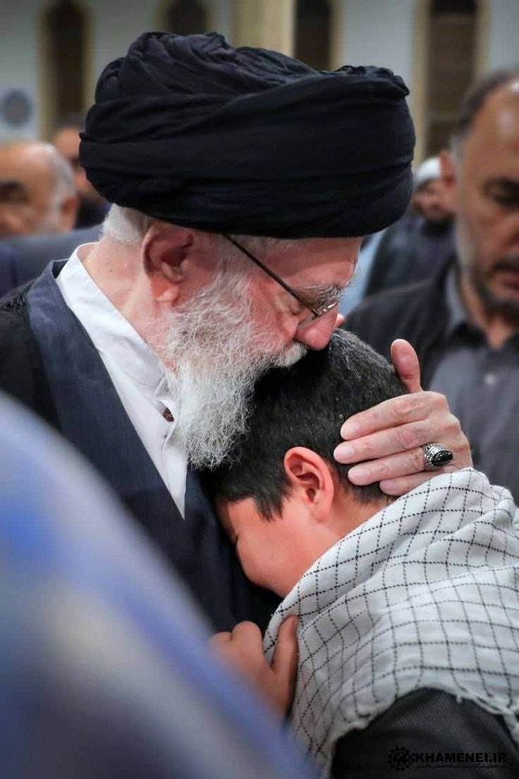dokhtrebahar's tweet photo. زِ پیشم می‌روی اما مهیا کن مزارم را 
که بعد از رفتنت جانا، دگر جانی نمی‌بینم ... :)

#باید_برخاست
#آقای_شهید_ایران https://t.co/4agxmjIshA
