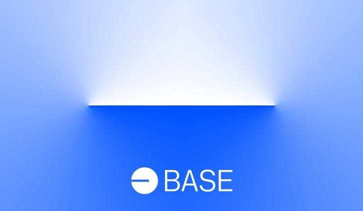 KontonNFT's tweet photo. BASE AIRDROP İÇİN GEÇ Mİ KALINDI?

Dostlar Base airdrop tarihiyle ilgili piyasada inanılmaz bir bilgi kirliliği var.

Snapshot alındı, Şu tarihte geliyor,  Artık geç kaldınız.
Bunların hiçbirinin resmi bir karşılığı yok.

@base tarafından kamuya açık şekilde paylaşılan tek net bilgi var.

Bir network tokenı çıkarmayı araştırdıkları.
Henüz kesinleşmiş bir token tasarımı, tarih veya dağıtım kriteri bulunmuyor. Bu yüzden boş yere işlem spamlemek yerine Base’in neyi değerli gördüğüne bakmak daha mantıklı.

Base 2026 planında builderları ölçmek ve büyütmek için;

• Builder Codes
• Onchain analytics
• App leaderboard
• Ecosystem spotlights
• Builder rewards
tarafını açık şekilde geliştiriyor.

Yani builderlar için kesinlikle geç kalınmış değil.
Özellikle yazılımcıysanız gidin bir ürün çıkarın. 
Builder Code alın.  

Gerçek kullanıcı getirin. ( bu konu için benimle iletişime geçebilirsiniz )

Projenizin oluşturduğu işlemleri kendi Builder Code’unuza bağlayın.

Base App, x402 ve AI agent tarafını kurcalayın.

Dostlar bakın olası bir airdropun kriterini kimse bilmiyor. Fakat @base tarafının neye değer verdiği belli:

1-) Gerçek kullanıcı.
2-) Gerçek ürün.
3-) Gerçek onchain aktivite.

Geç kalınan şey airdrop değil.
HİÇBİR ŞEY ÜRETMEMİŞ OLMAK.