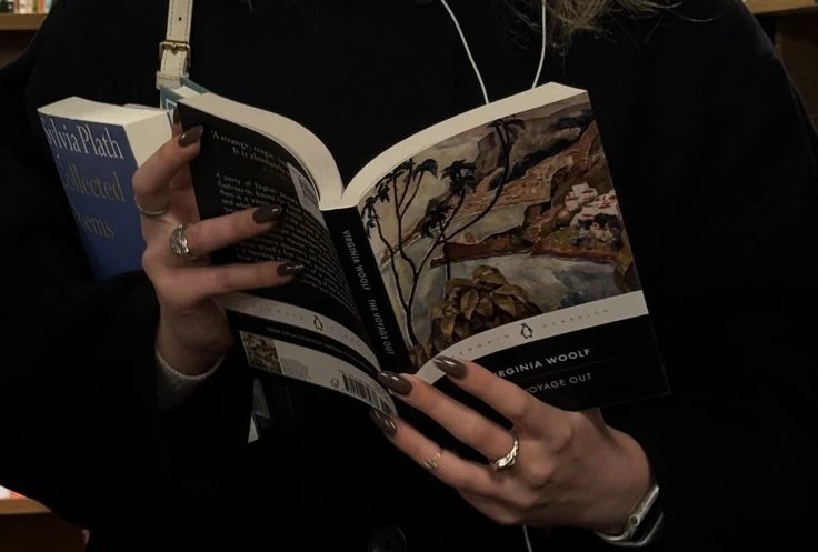 AlejaReads's tweet photo. Books take you, where you've never been, make you feel what you didn't know, and give you a world that will always be yours.>>> https://t.co/gy3viOmLME
