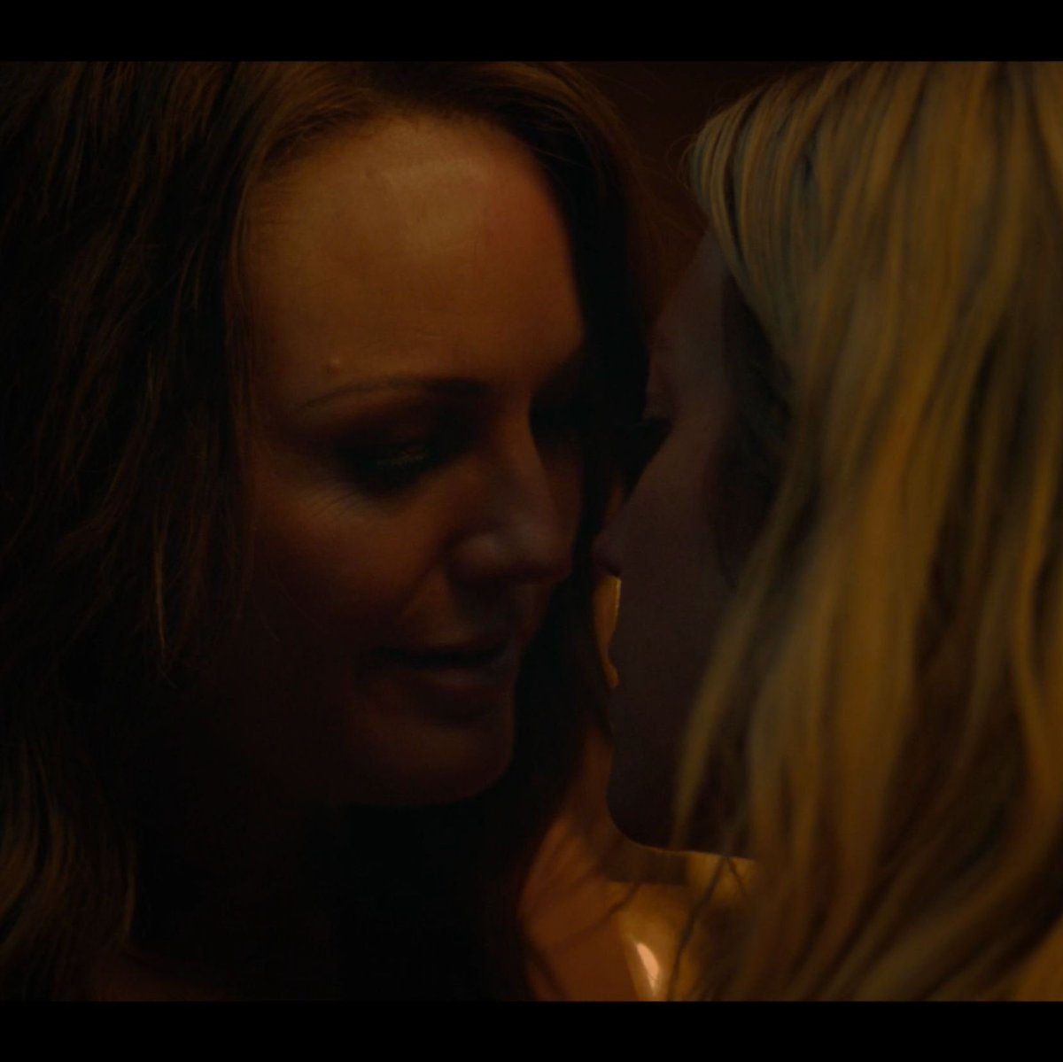 prttylttlflower's tweet photo. Margo's soft smirk before their lips touch. 🫠
Couldn't be more biased towards Sophie, we see a hint of that here ghghghgh https://t.co/sld31fj4YK