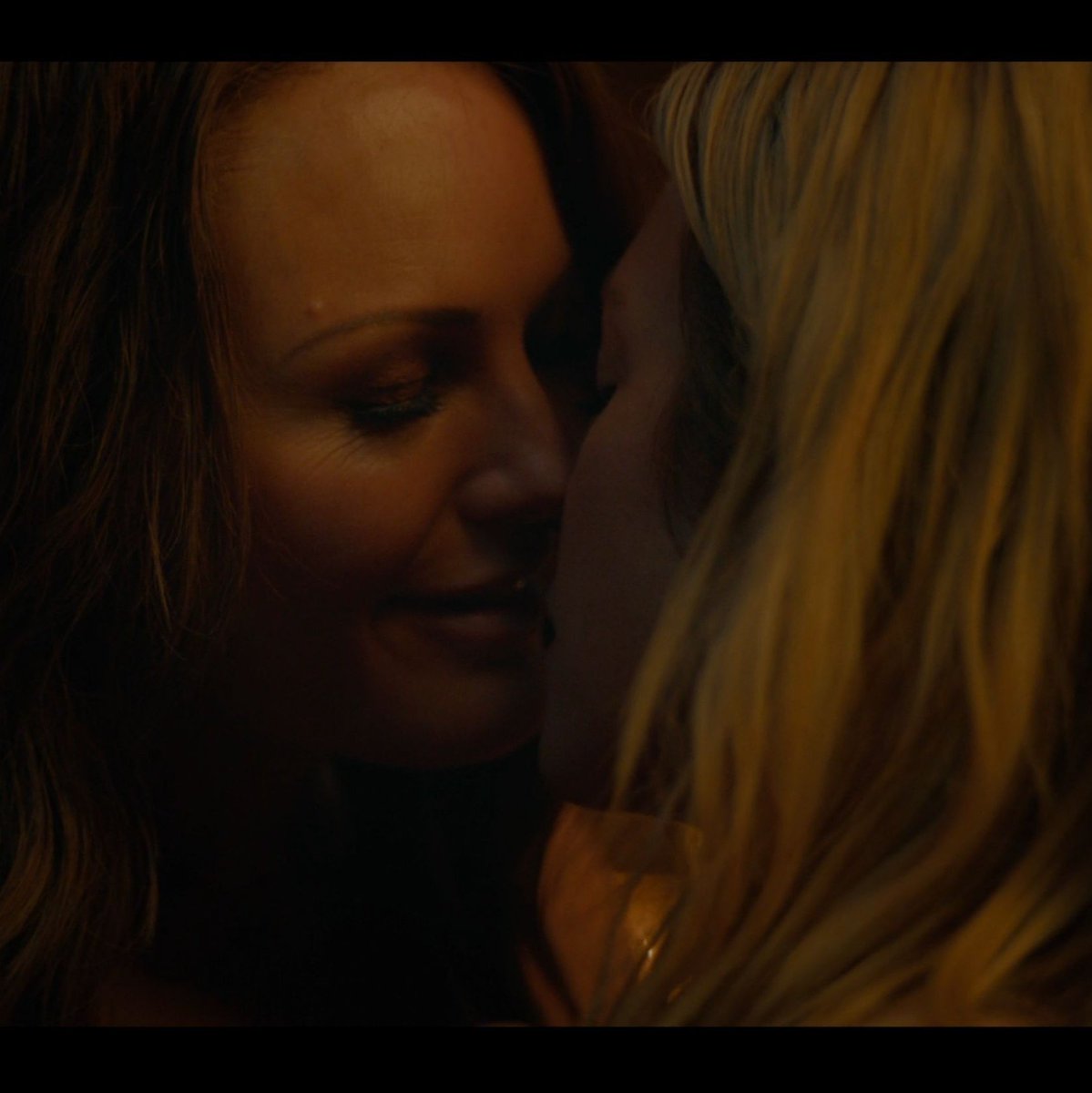 prttylttlflower's tweet photo. Margo's soft smirk before their lips touch. 🫠
Couldn't be more biased towards Sophie, we see a hint of that here ghghghgh https://t.co/sld31fj4YK