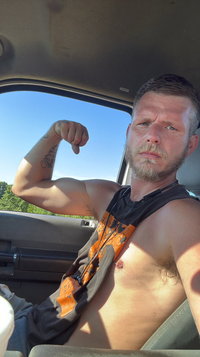 Darnellik38's tweet photo. Let me fuck your wallet this holiday weekend https://t.co/0E3dAy1ClN