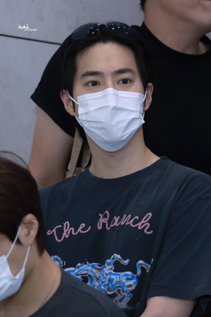 SuhoEXOFans1's tweet photo. [FANTAKEN]{030726}

#SUHO en el aeropuerto de Incheon rumbo a Manila para presentar EXO PLANET #6: EXhOrizon.

Cr AngelPadcottØ1n/ikoshdo_522/baekleee0506/HeavenlyMyeon
Compartido por SUHO 수호 EXO FANS
KimAleM 🐰
#수호 #スホ #金俊勉 https://t.co/rrBwzTmIJy