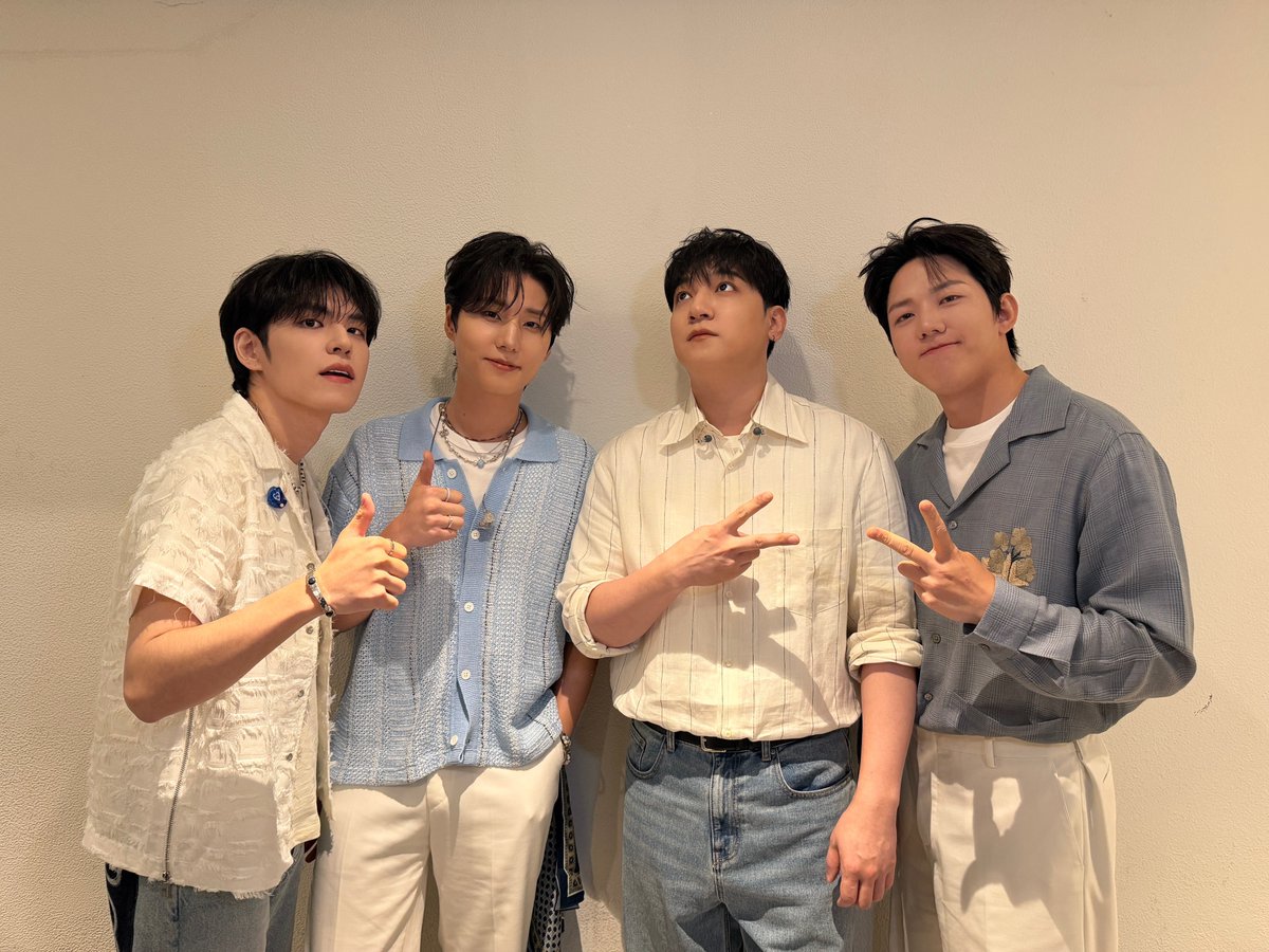 day6official's tweet photo. [ #DAY6_BEHIND ]

DAY6 10th Anniversary <The DECADE> FINALE in SEOUL - DAY1 

마침내 시작된 The DECADE의 피날레˚☆˖°
My Day 응원 얼마나 잘할라는지 감도 안 옴😎

#DAY6 #데이식스
#The_DECADE
#DAY6_10th_Anniversary https://t.co/WKbGo3Zkbz