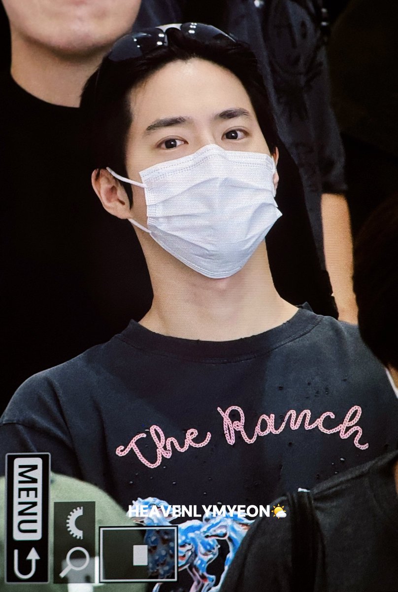 SuhoEXOFans1's tweet photo. [FANTAKEN]{030726}

#SUHO en el aeropuerto de Incheon rumbo a Manila para presentar EXO PLANET #6: EXhOrizon.

Cr AngelPadcottØ1n/ikoshdo_522/baekleee0506/HeavenlyMyeon
Compartido por SUHO 수호 EXO FANS
KimAleM 🐰
#수호 #スホ #金俊勉 https://t.co/rrBwzTmIJy