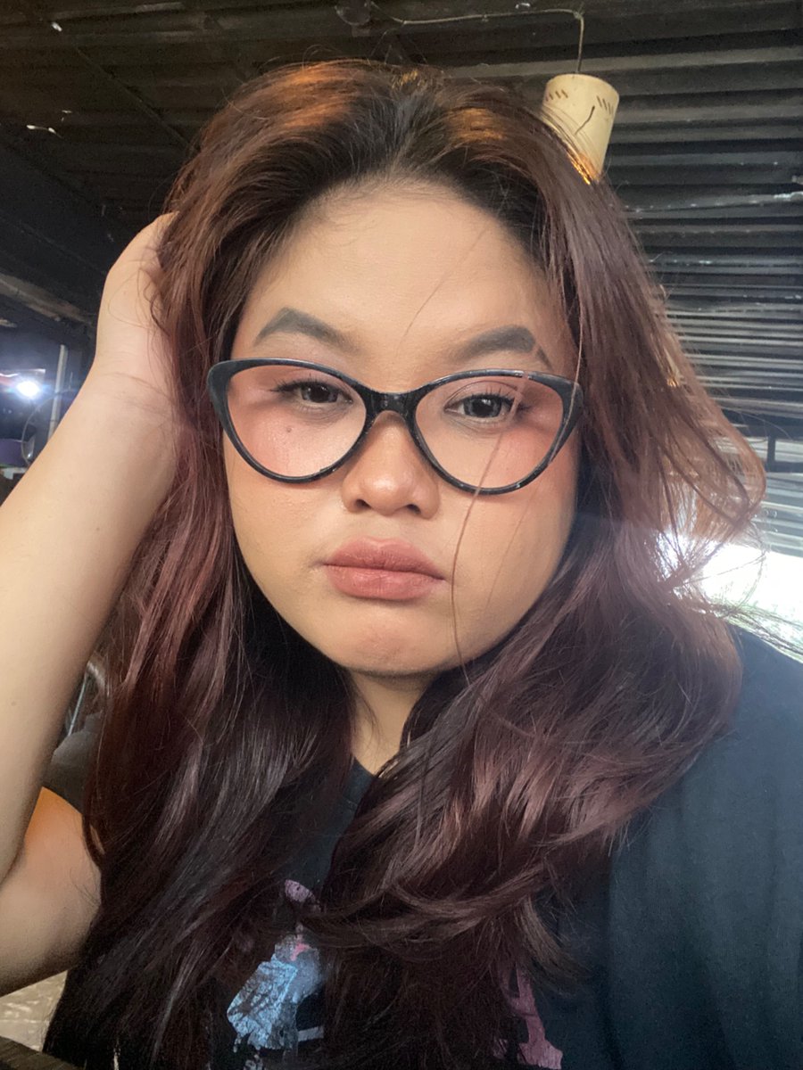 Kiyaaah14's tweet photo. Udah lama ga ciuman 😔 https://t.co/DaLmCYEDrZ
