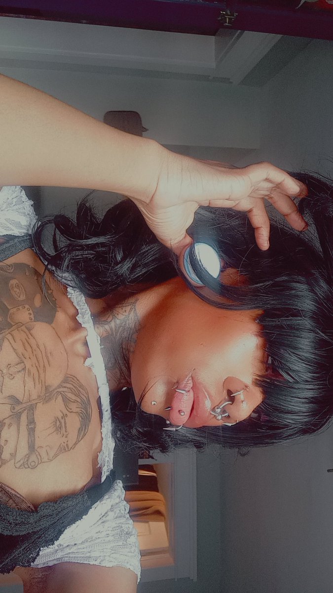 MistressShae_'s tweet photo. Stretching my ear lobes to the size of an Oreo cookie 😝 https://t.co/pMLr1F6hKc
