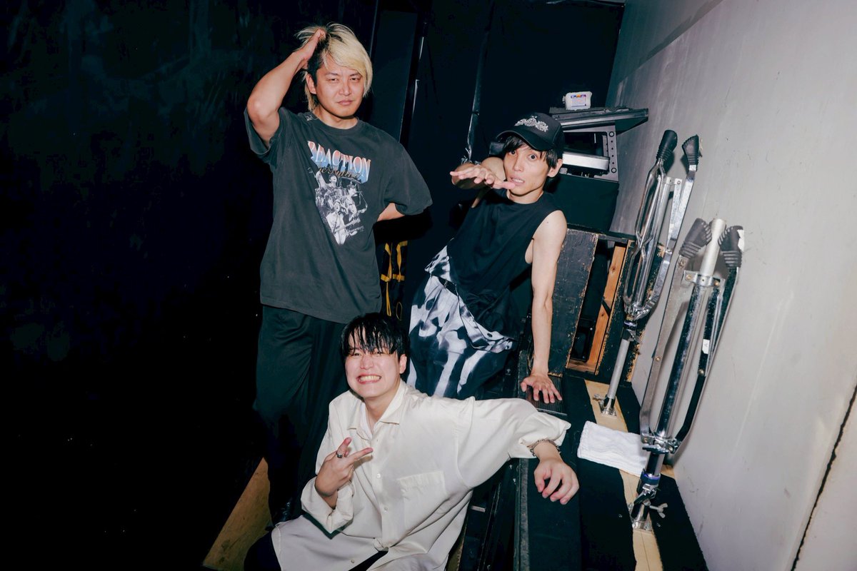 RTB_info's tweet photo. 【 クアトロツアー大阪終了🎸 】

●7/3(金) 梅田CLUB QUATTRO

リアクション ザ ブッタ
QUATTRO TOUR 2026
〜Road to Zepp DiverCity〜

GUEST : ASH DA HERO

photo by @mini12du 

7年ぶりの激アツ2マンありがとうございました❤️‍🔥
残すは渋谷クアトロ!! https://t.co/CdBudeyQo7