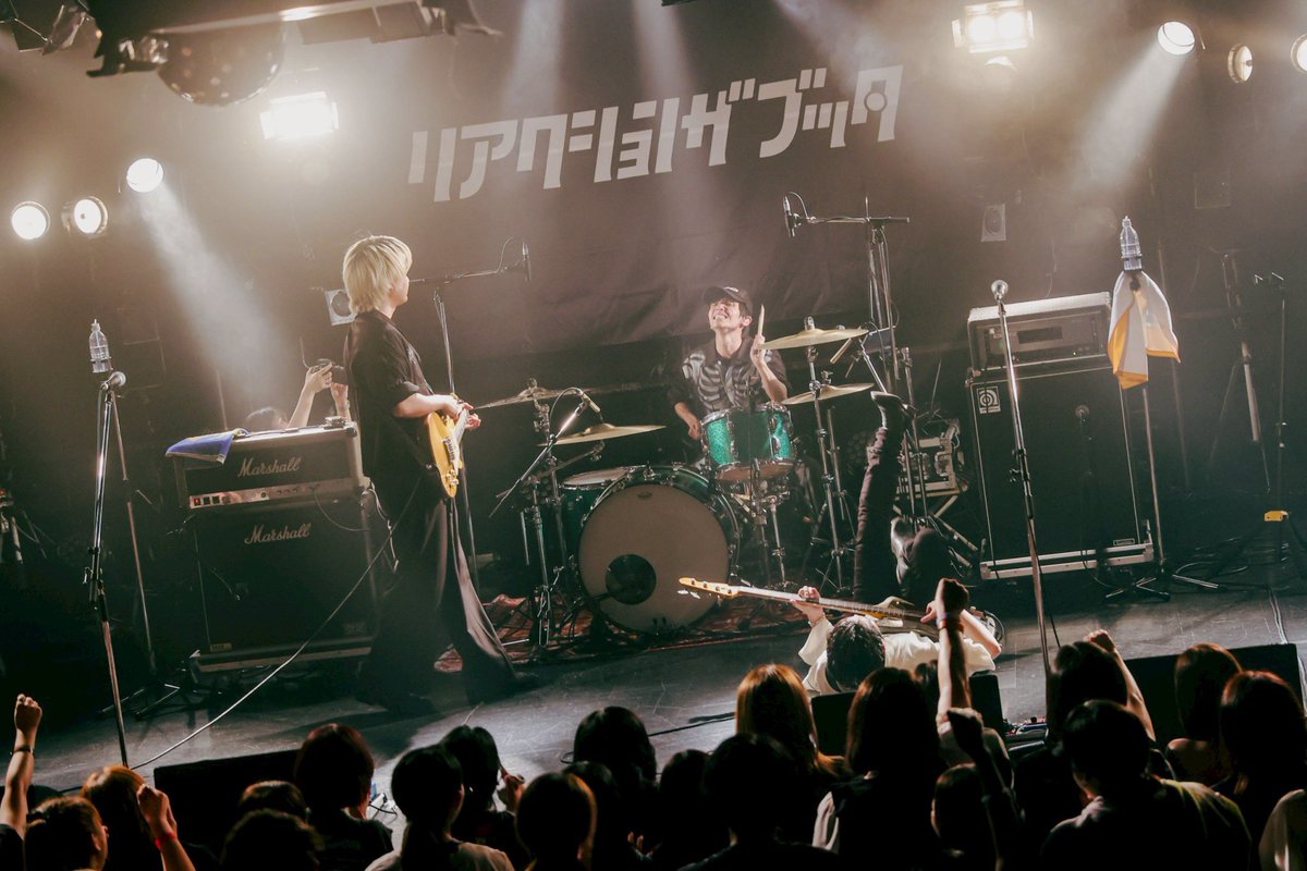 RTB_info's tweet photo. 【 クアトロツアー大阪終了🎸 】

●7/3(金) 梅田CLUB QUATTRO

リアクション ザ ブッタ
QUATTRO TOUR 2026
〜Road to Zepp DiverCity〜

GUEST : ASH DA HERO

photo by @mini12du 

7年ぶりの激アツ2マンありがとうございました❤️‍🔥
残すは渋谷クアトロ!! https://t.co/CdBudeyQo7