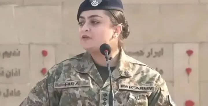 b0oyz_'s tweet photo. *کیپٹن ہیرا - شہید حیات اللہ کی بہن، پاک فوج کی فخر*

*کیپٹن ہیرا  ایک فخر مند بہن ہیں شہید حیات اللہ نے 16 دسمبر 2014* کو *آرمی پبلک اسکول APS پشاور* کے دہشتگرد حملے میں *شہادت کا رتبہ* پایا

اپنے بھائی کی قربانی کو دل میں سموئے ہوئے وہ *سر اٹھا کر اور پختہ عزم کے ساتھ* کھڑی https://t.co/tGYIDxUW8J