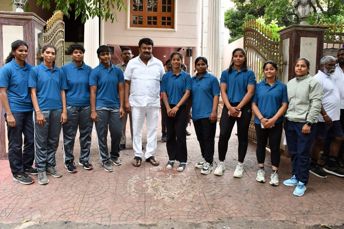 YadavTalasani's tweet photo. Provided tracksuits, shoes, and travel assistance to 30 wrestlers selected for the National-Level Wrestling Championships commencing on July 10 in Rohtak, Haryana.

Wishing them success and many Gold Medals. Continued support for sports and sportspersons.
#Wrestling #Telangana https://t.co/VcwiD1Bwwo