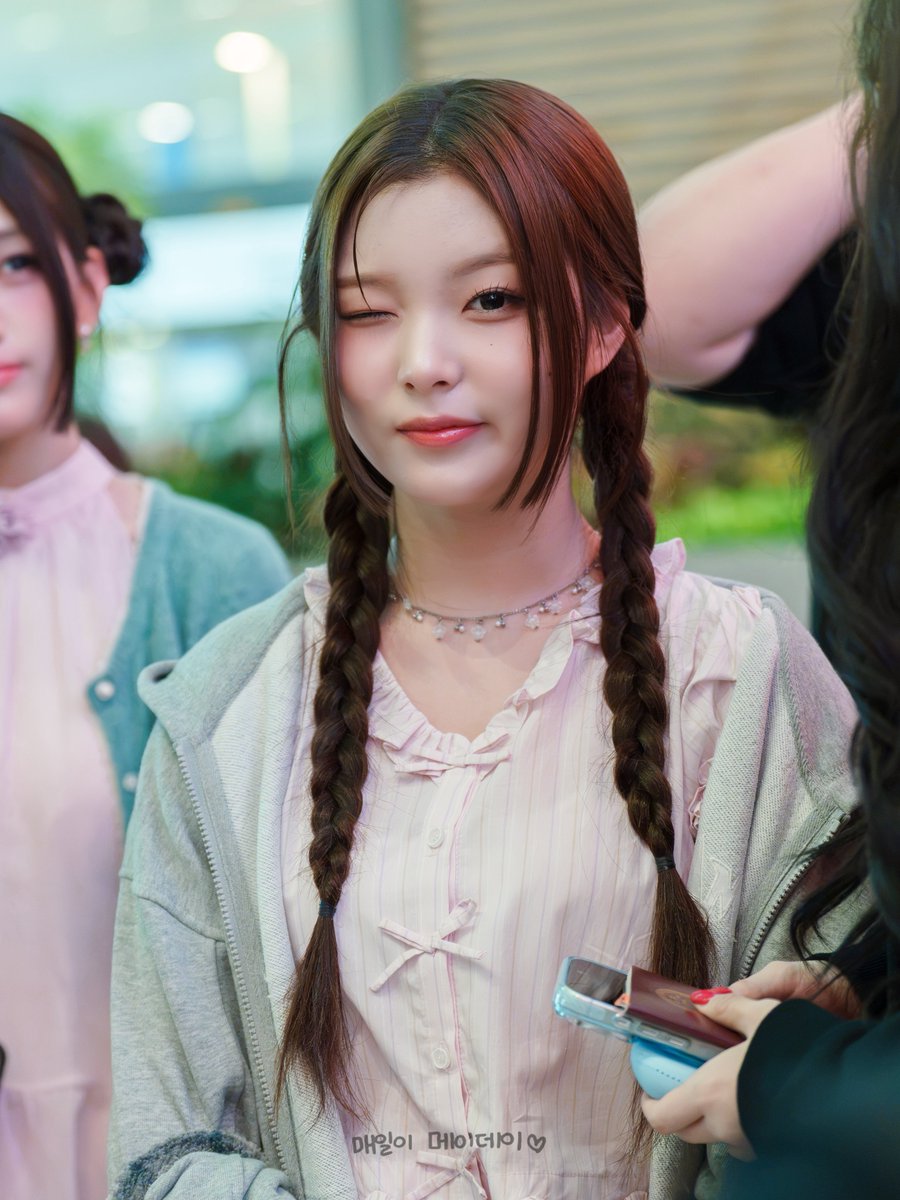 MEIdayeveryday's tweet photo. 260703 인천공항 출국

슨주

#승주​​ #SEUNGJOO​​ #세이마이네임 #SAYMYNAME #スンジュ​ #세마넴 #SMN #セマネ https://t.co/JYlIwWmHAN