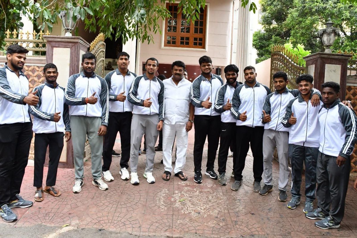 YadavTalasani's tweet photo. Provided tracksuits, shoes, and travel assistance to 30 wrestlers selected for the National-Level Wrestling Championships commencing on July 10 in Rohtak, Haryana.

Wishing them success and many Gold Medals. Continued support for sports and sportspersons.
#Wrestling #Telangana https://t.co/VcwiD1Bwwo