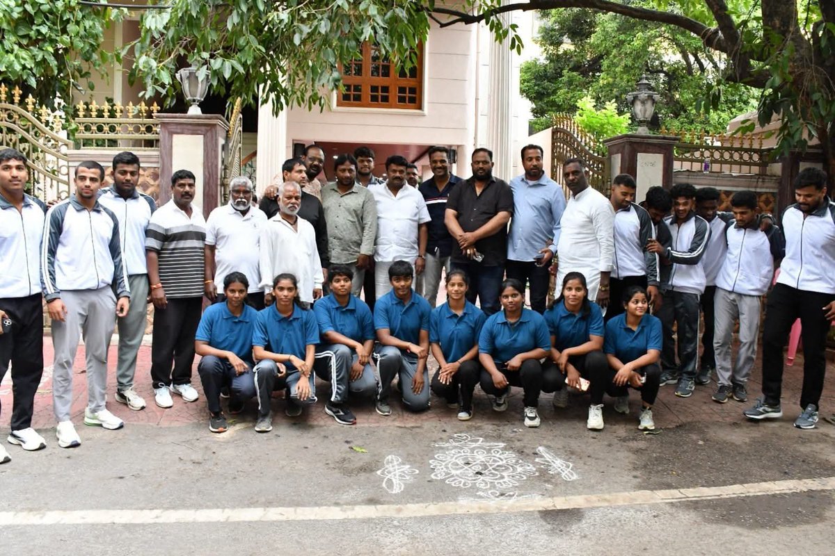 YadavTalasani's tweet photo. Provided tracksuits, shoes, and travel assistance to 30 wrestlers selected for the National-Level Wrestling Championships commencing on July 10 in Rohtak, Haryana.

Wishing them success and many Gold Medals. Continued support for sports and sportspersons.
#Wrestling #Telangana https://t.co/VcwiD1Bwwo