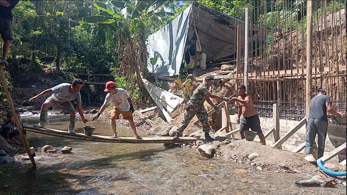 KodimBolmong's tweet photo. Merajut Asa dari Tepian Sungai, Babinsa dan Warga Satukan Tenaga Bangun Jembatan Garuda | KILAS SULUT
https://t.co/pI0vGo7kIc https://t.co/isfRac9Rnt