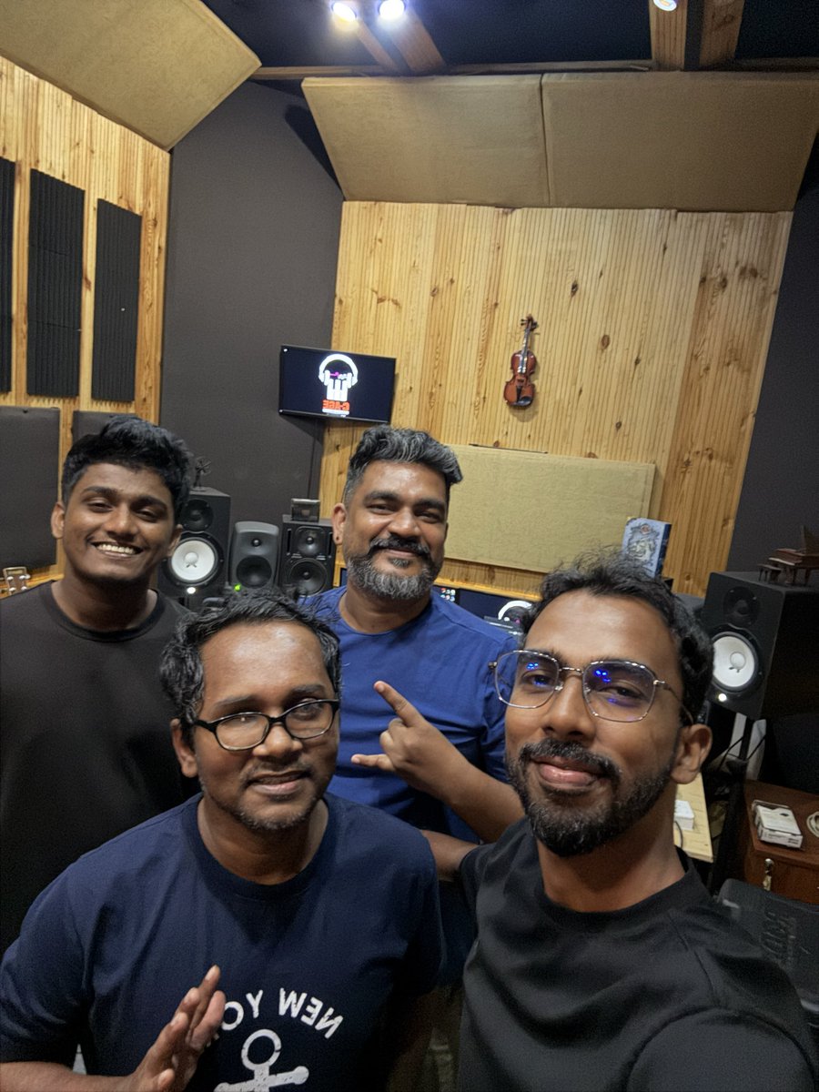 askvihanga's tweet photo. ලංකාවේ ඉන්න හොඳම බෙර වාදකයා එක්ක recording එකක් කලා හෙට ඉදන් ITN එකේ පටන්ගන්න "අසංධිමිත" teledrama එකේ theme song එකට🔥

With the best in the Island Ruwan Chandradhipathi✨ https://t.co/5beRgaY9Fz