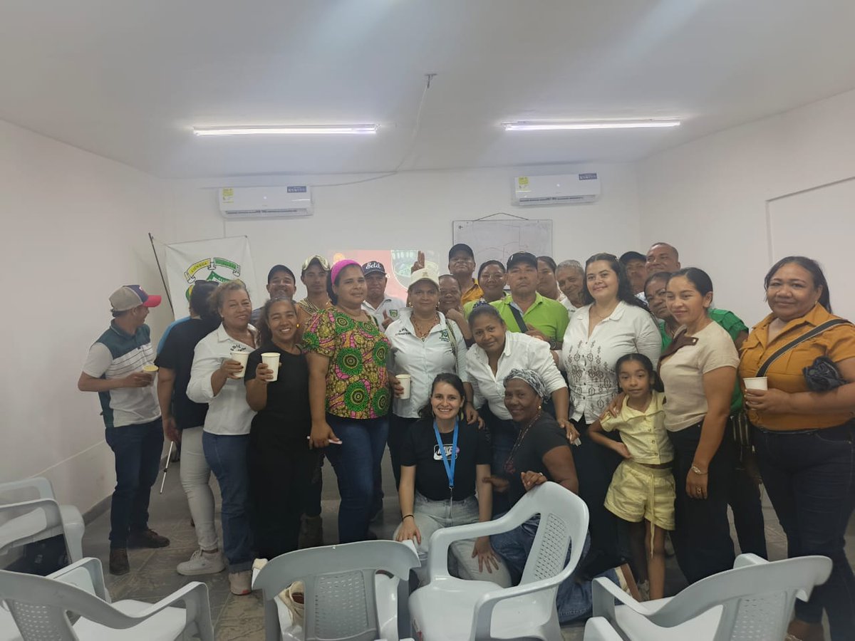 FAO_Colombia's tweet photo. La concertación de #CocinasParaLaPaz llegó a Ciénaga. 🍲 Personas de distintos corregimientos de la zona rural participaron con entusiasmo, compartiendo saberes y reafirmando su compromiso con la protección de las cocinas tradicionales y el patrimonio alimentario. @Mincultura https://t.co/uaDCFouN0V
