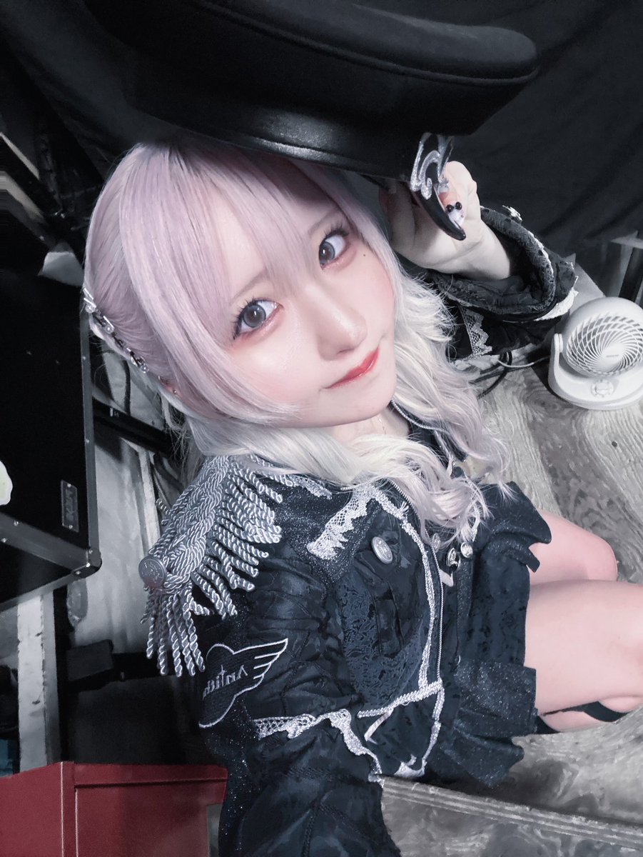 nemuko_1122's tweet photo. とりいそぎ渋谷WOMB
アンチテーゼデビューライブ
ありがとございましたぁ₍^T  ̫T^₎❕

まだまだ課題たくさんだししにかけたけど
白色ときみの声たくさんきこえて
すごく支えられたよ

きょからアンチテーゼ白猫担当ねむ子
はじめませんか❔♡︎ https://t.co/R4FBq1if0J