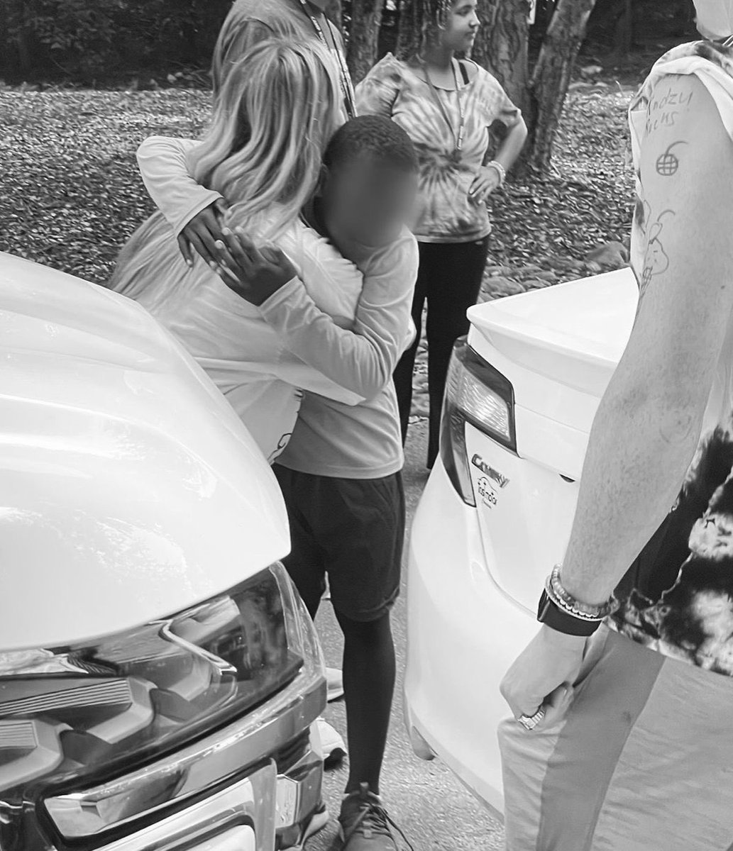 PopSlop_'s tweet photo. omg i just found these pictures of kenzie volunteering at a non profit organization for people with type 1 diabetes 🥹🥹 https://t.co/cfiH5cUXJK